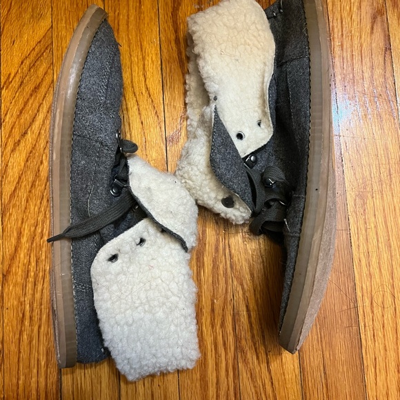 NWOT fuzzy folded over relaxed sneaker - Picture 3 of 5